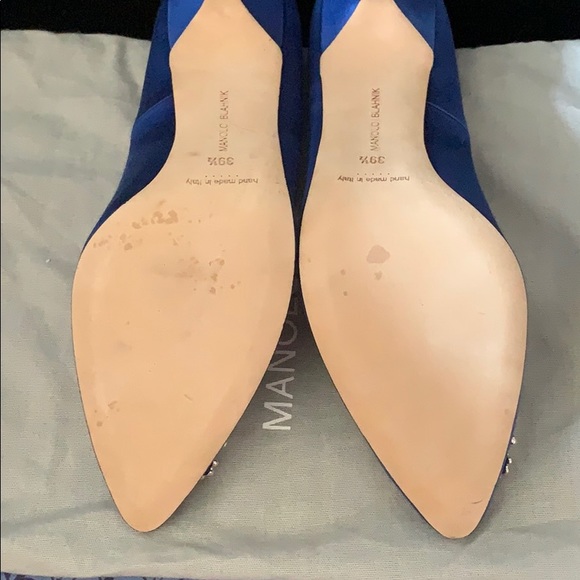 Manolo Blahnik Hangisi Pearl Satin Pumps - Picture 5 of 9